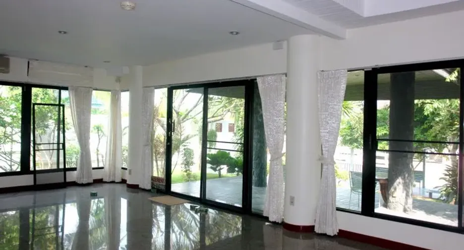 For rent 4 ベッドルーム house in Na Jomtien, Pattaya
