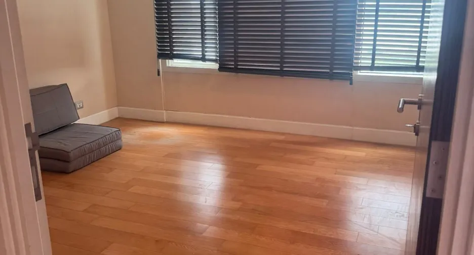 For sale and for rent 3 bedrooms condo in Bang Kho Laem, Bangkok