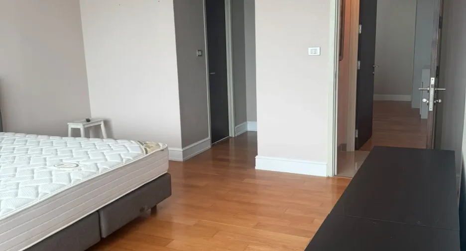 For sale and for rent 3 bedrooms condo in Bang Kho Laem, Bangkok