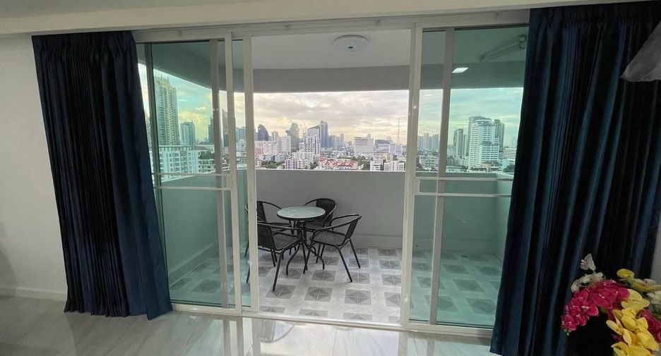 À louer 3 chambres condo à Watthana, Bangkok