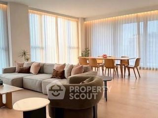 Condo en alquiler y en venta de 4 habitaciones en Khlong Toei, Bangkok