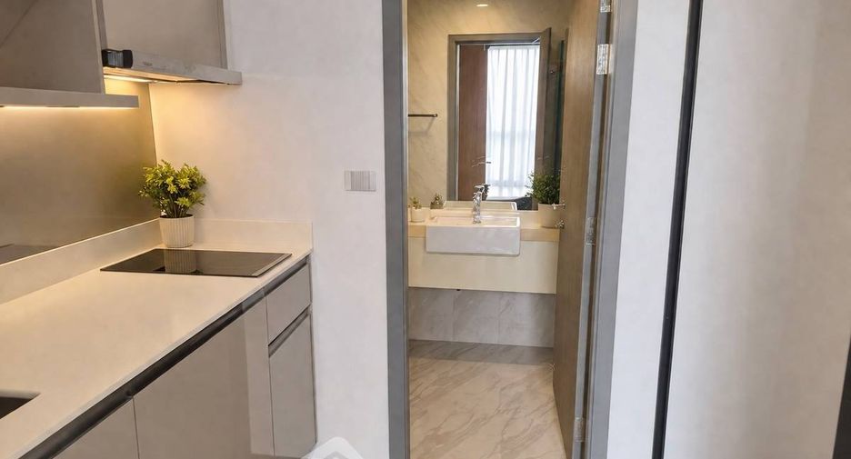 For sale 1 bed condo in Khlong Toei, Bangkok