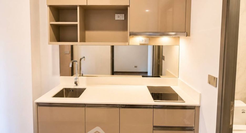For sale 1 bed condo in Khlong Toei, Bangkok