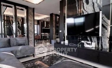 Casa en alquiler de 3 habitaciones en Bang Kapi, Bangkok