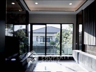 Аренда 3 спальни дом в Банг Капи, Бангкок