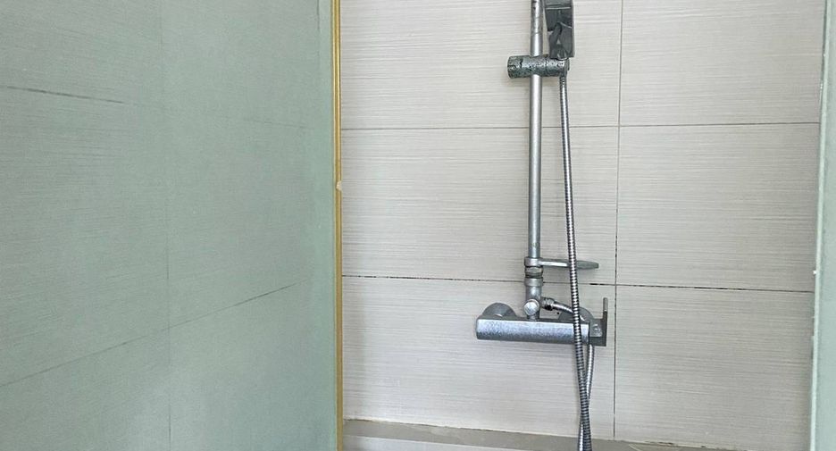 For sale 1 bed condo in Khlong Toei, Bangkok