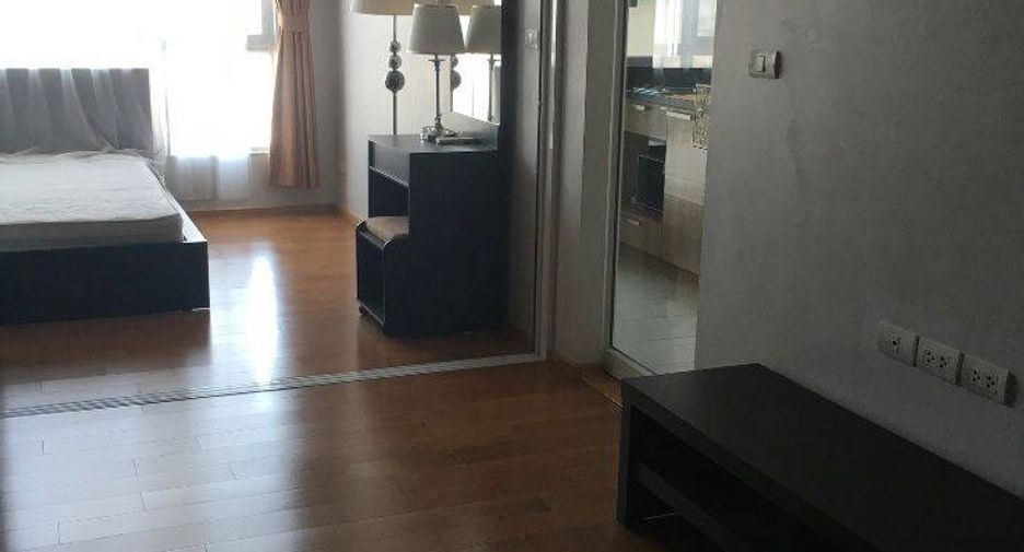 For sale 1 bed condo in Khlong San, Bangkok