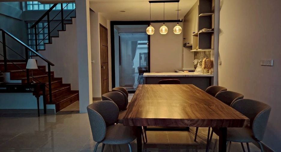 Reihenhaus zum Kauf mit 3 Zimmer in Watthana, Bangkok