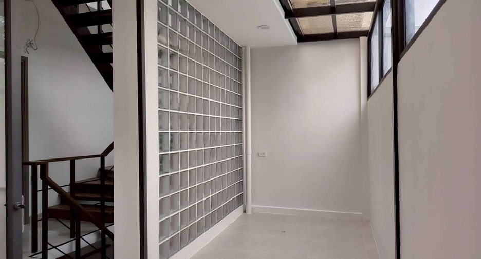 Reihenhaus zum Kauf mit 3 Zimmer in Watthana, Bangkok