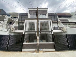 Reihenhaus zum Kauf mit 3 Zimmer in Watthana, Bangkok