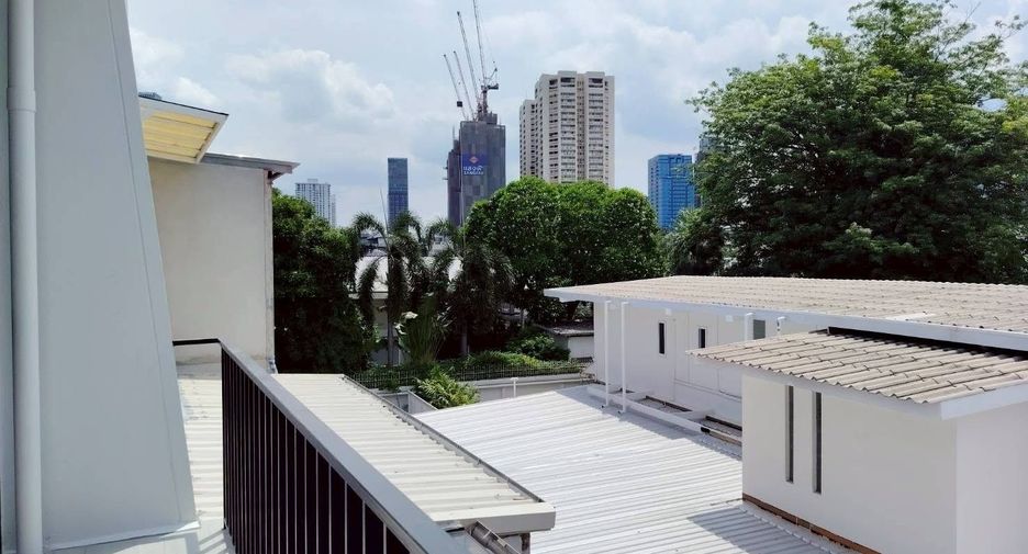 Reihenhaus zum Kauf mit 3 Zimmer in Watthana, Bangkok