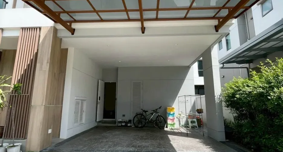 Haus zum Kauf mit 4 Zimmer in Khlong Sam Wa, Bangkok