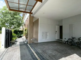For sale 4 bedrooms house in Khlong Sam Wa, Bangkok