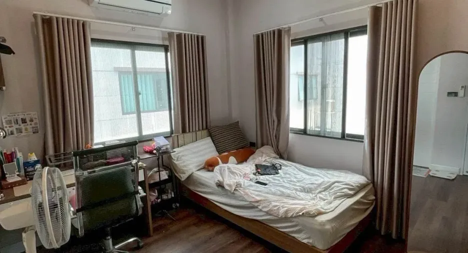 Haus zum Kauf mit 4 Zimmer in Khlong Sam Wa, Bangkok