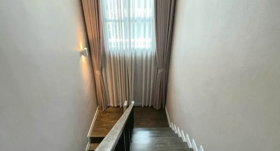 Haus zum Kauf mit 4 Zimmer in Khlong Sam Wa, Bangkok