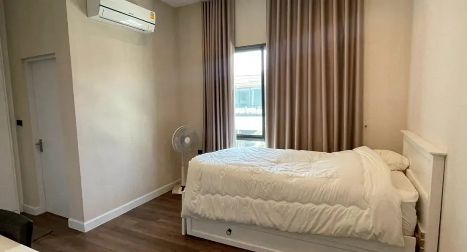Haus zum Kauf mit 4 Zimmer in Khlong Sam Wa, Bangkok