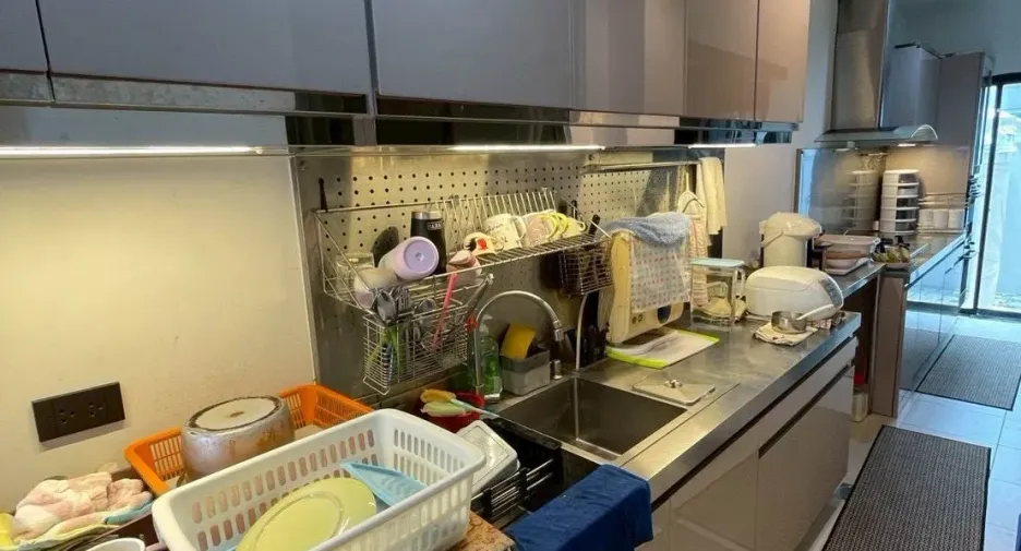 Haus zum Kauf mit 4 Zimmer in Khlong Sam Wa, Bangkok