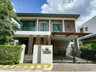 For sale 4 bedrooms house in Khlong Sam Wa, Bangkok