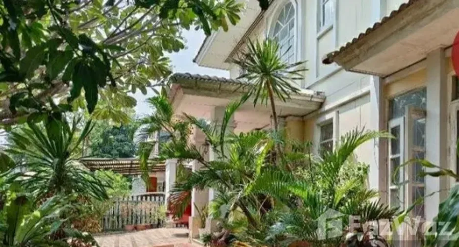 For sale and for rent 3 bedrooms house in Bang Kapi, Bangkok