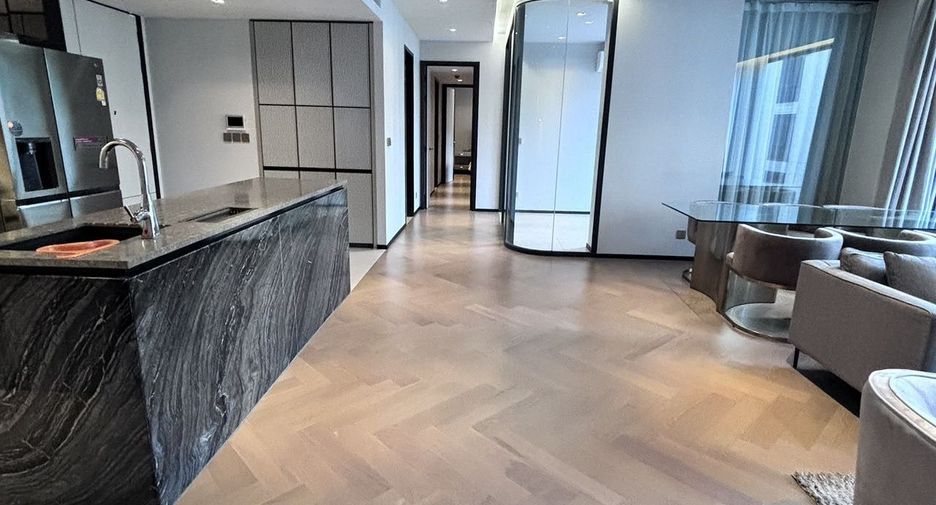 For rent 4 bedrooms condo in Watthana, Bangkok