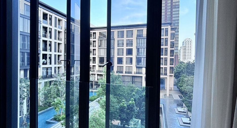For rent 4 bedrooms condo in Watthana, Bangkok