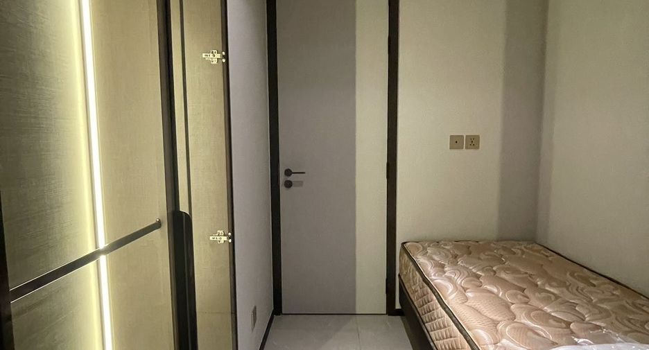 For rent 4 bedrooms condo in Watthana, Bangkok