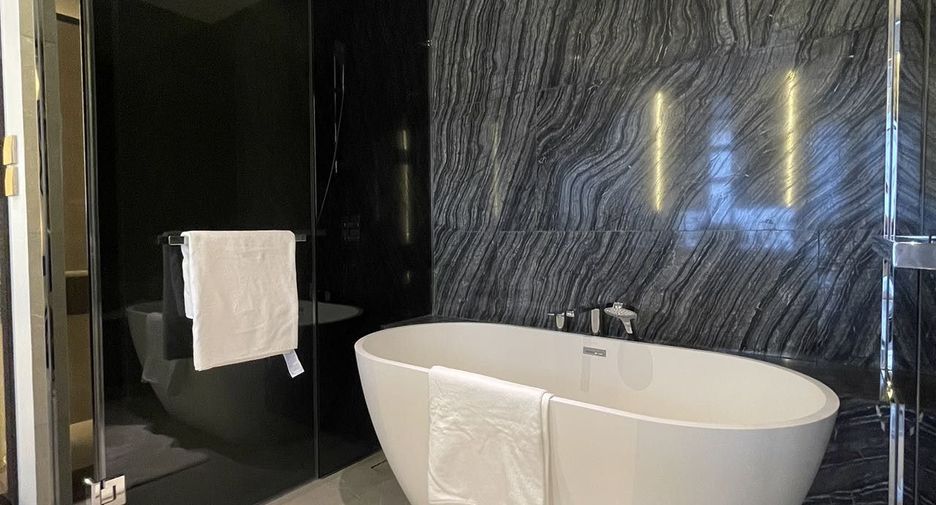 For rent 4 bedrooms condo in Watthana, Bangkok