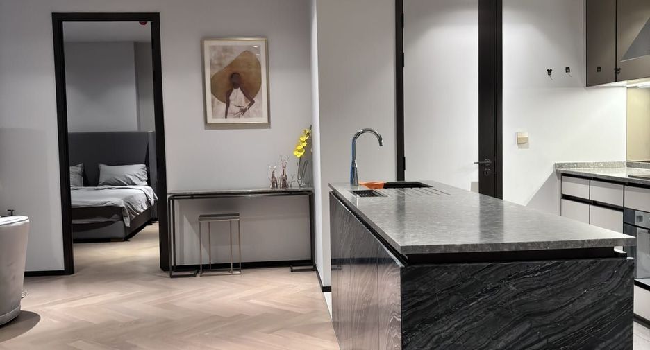For rent 4 bedrooms condo in Watthana, Bangkok