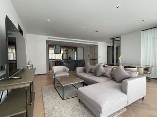 For rent 4 bedrooms condo in Watthana, Bangkok