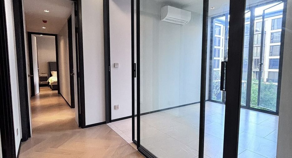 For rent 4 bedrooms condo in Watthana, Bangkok
