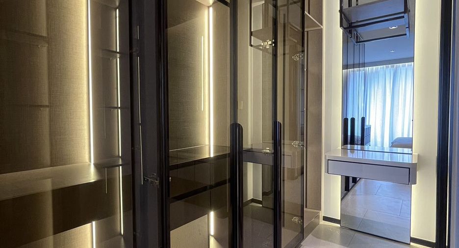 For rent 4 bedrooms condo in Watthana, Bangkok