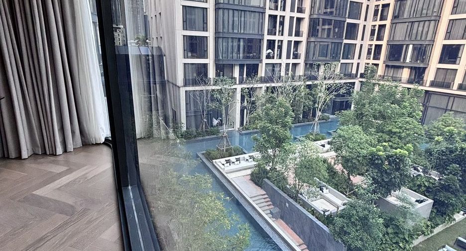 For rent 4 bedrooms condo in Watthana, Bangkok