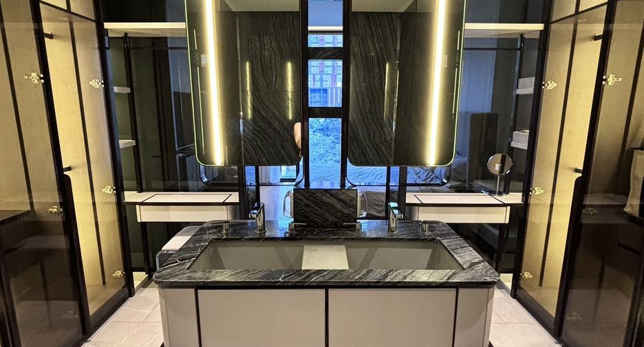 For rent 4 bedrooms condo in Watthana, Bangkok