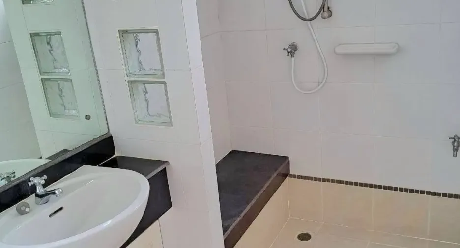 Аренда 3 спальни дом в Пращет, Бангкок