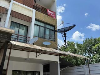 出租 3 卧室 联排别墅 在 Bang Khen, 曼谷