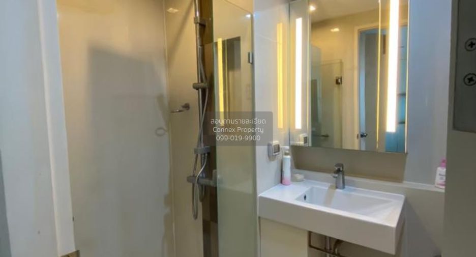 For rent 2 bedrooms condo in Phra Khanong, Bangkok