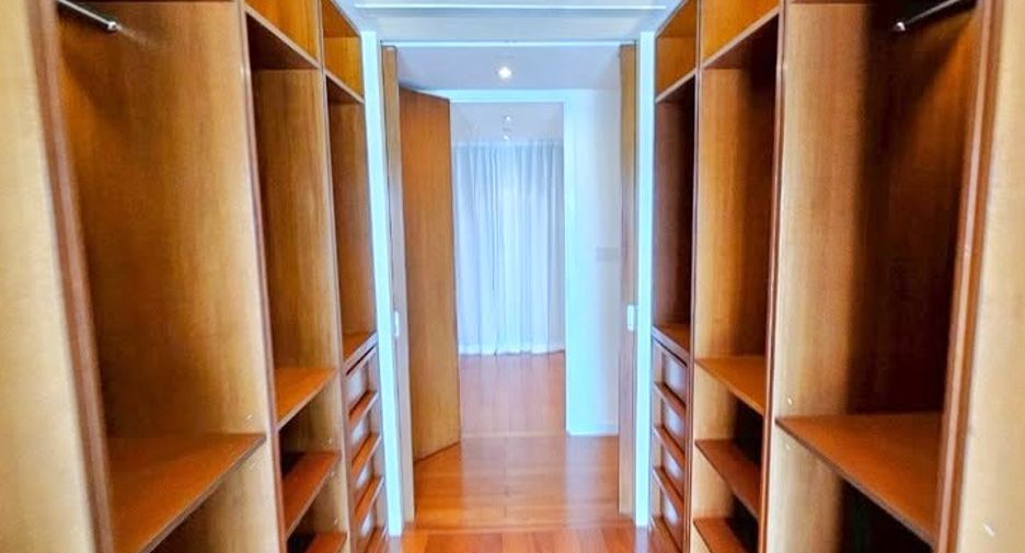 Wohnung zur Miete und zum Kauf mit 3 Zimmer in Yan Nawa, Bangkok
