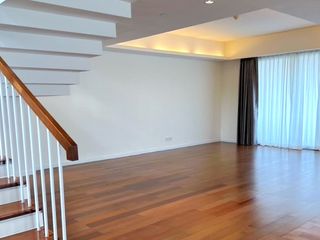 Wohnung zur Miete und zum Kauf mit 3 Zimmer in Yan Nawa, Bangkok