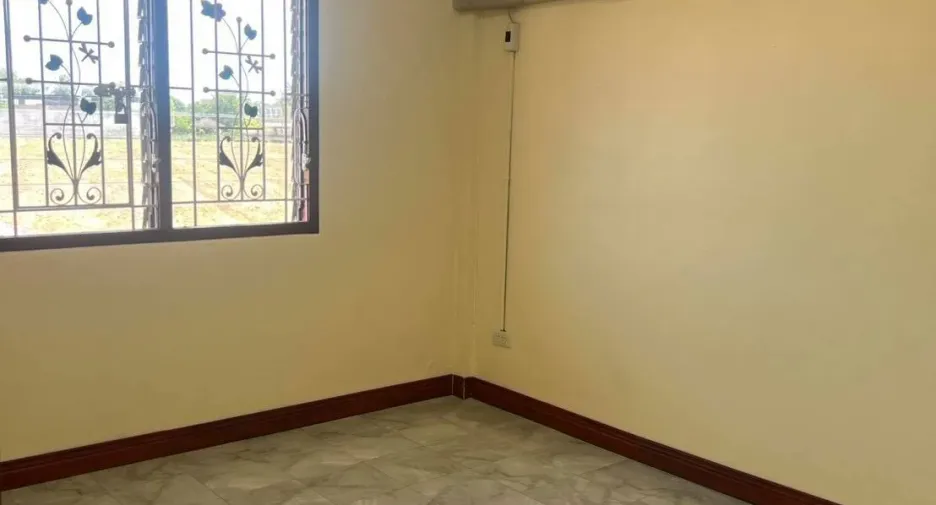 À vendre 3 chambres maison de ville à Bang Lamung, Chonburi