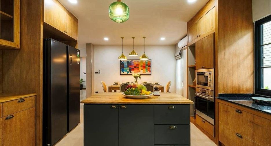 For sale 5 bedrooms villa in Mueang Chiang Mai, Chiang Mai