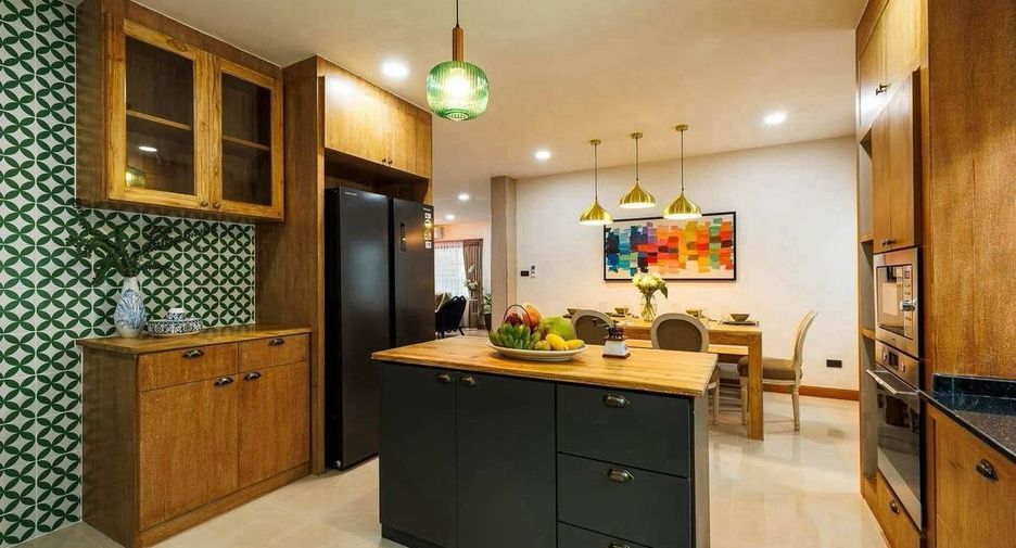 For sale 5 bedrooms villa in Mueang Chiang Mai, Chiang Mai