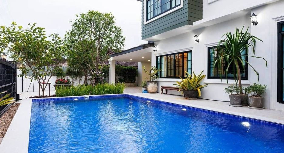 For sale 5 bedrooms villa in Mueang Chiang Mai, Chiang Mai