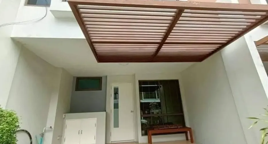 出租 3 卧室 独立屋 在 Phra Khanong, 曼谷