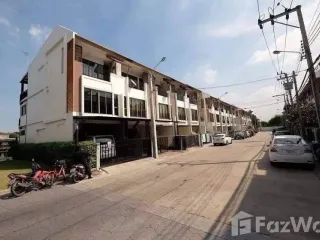 出租 3 卧室 独立屋 在 Phra Khanong, 曼谷