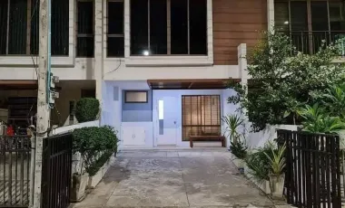 出租 3 卧室 独立屋 在 Phra Khanong, 曼谷