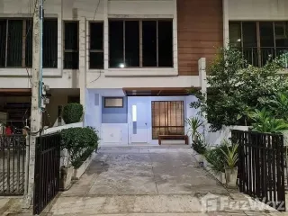 出租 3 卧室 独立屋 在 Phra Khanong, 曼谷