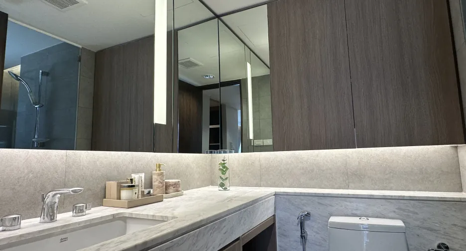 For rent 2 bedrooms condo in Khlong Toei, Bangkok
