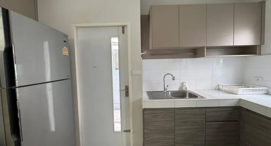 Casa en alquiler de 3 habitaciones en Bang Phli, Samut Prakan
