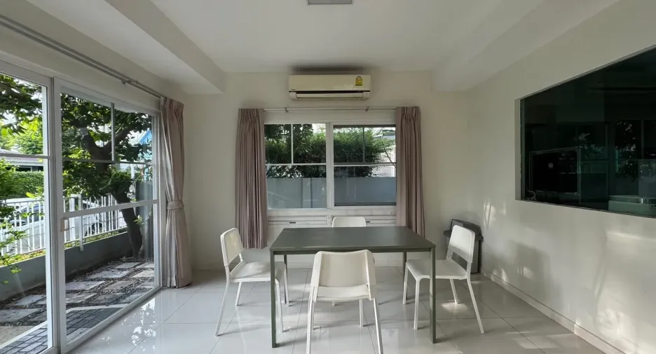 Casa en alquiler de 3 habitaciones en Bang Phli, Samut Prakan