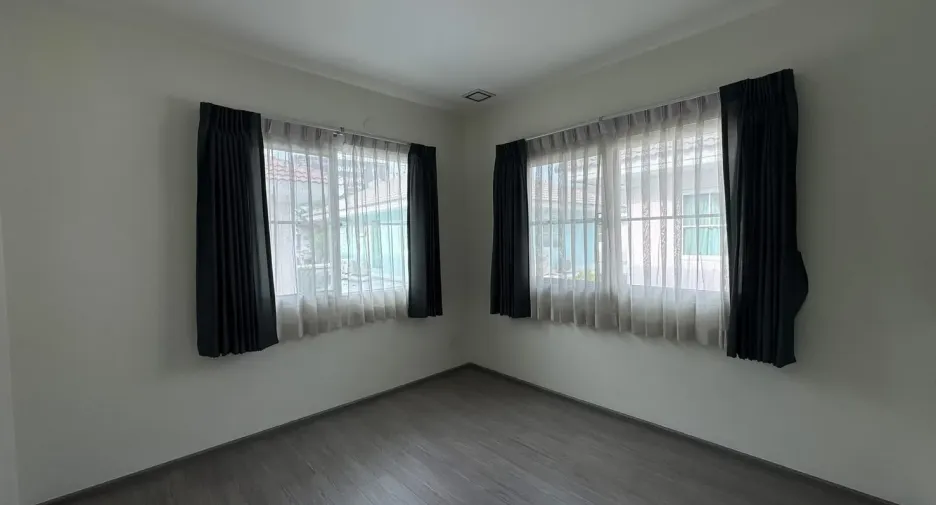 Casa en alquiler de 3 habitaciones en Bang Phli, Samut Prakan